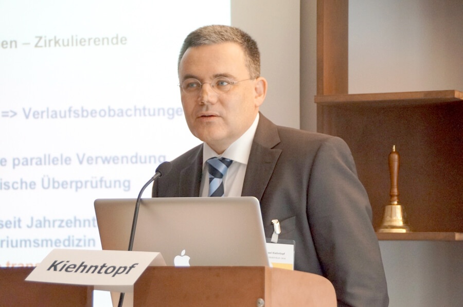 PD Dr. Dr. Michael Kiehntopf beim Biobanken-Symposium 2012