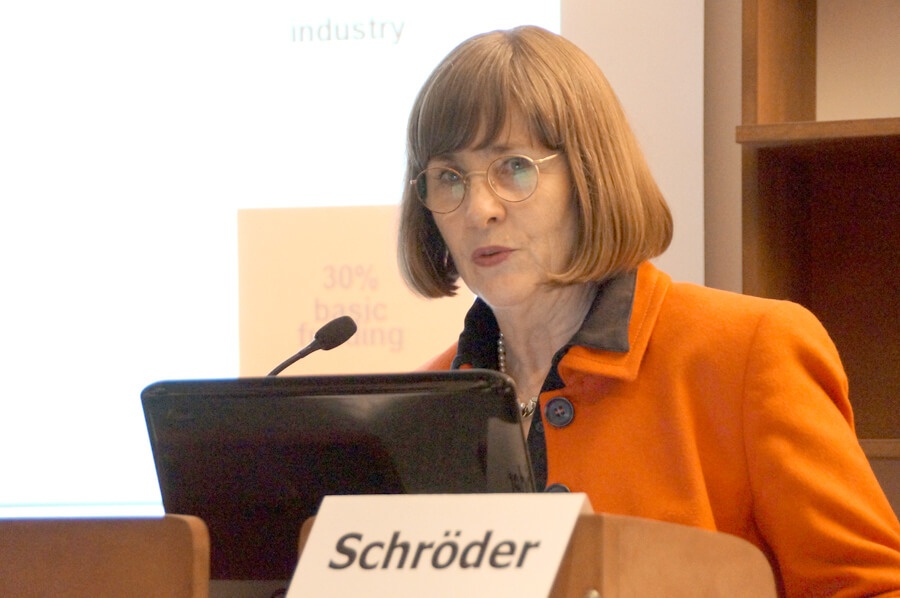 Dr. Christina Schröder beim Biobanken-Symposium 2012
