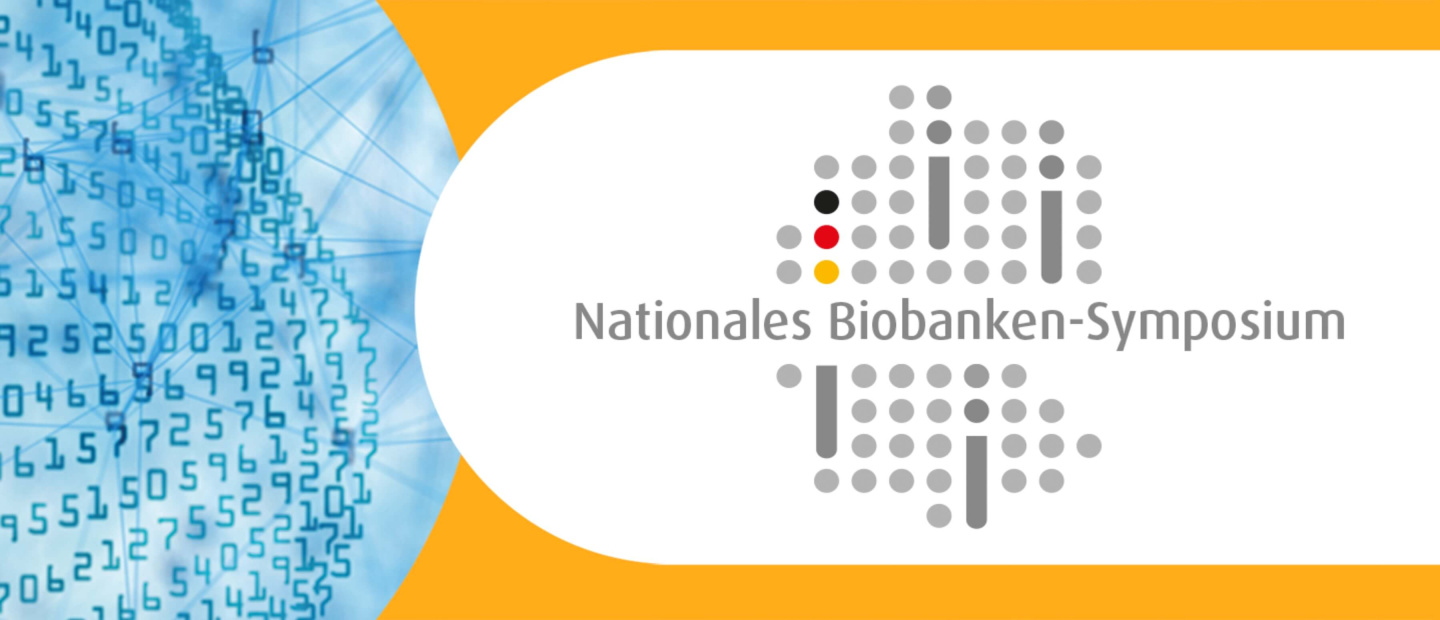Links ist ein blaues Bild mit Codezahlen zu sehen. Rechts befindet sich das Logo des Nationalen Biobanken-Symposiums.