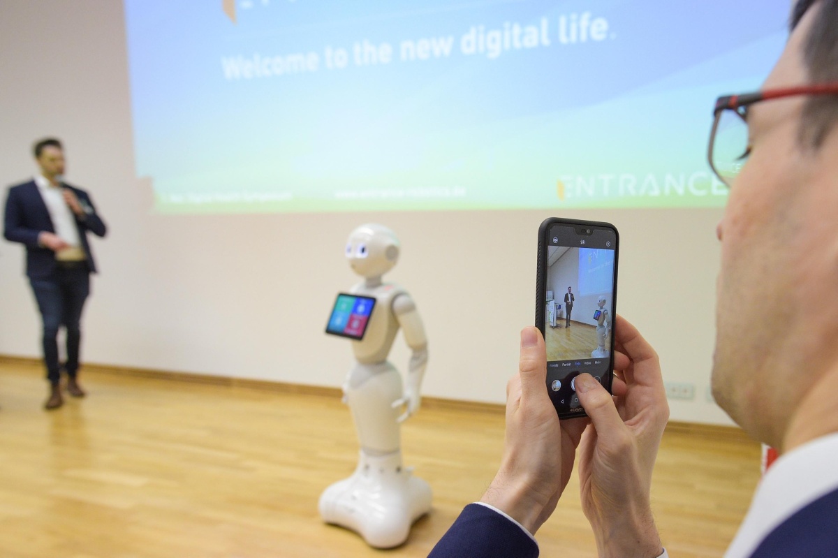  Nationalen Digital Health Symposiums 2019: Der Robotor „Pepper“.