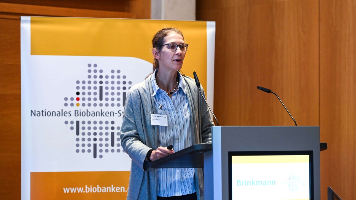 Prof. Dr. Folke Brinkmann Prof. Dr. Folke Brinkmann auf dem Biobanken-Symposium 2025.