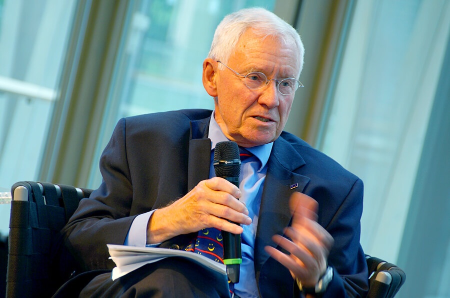 Dr. Gottfried T. W. Dietzel Dr. Gottfried T. W. Dietzel
