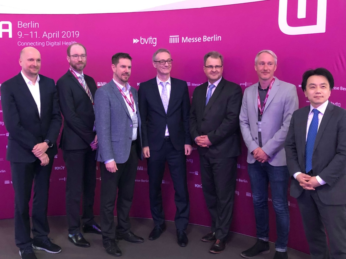 Gruppenfoto - DMEA 2019 Gruppenfoto auf der DMEA 2019