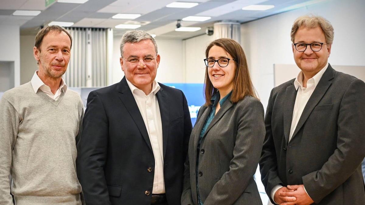 Prof. Dr. Michael Hummel, PD Dr. Dr. Michael Kiehntopf, PD Dr. Sara Nußbeck und Sebastian Semler auf dem Biobanken-Symposium 2023