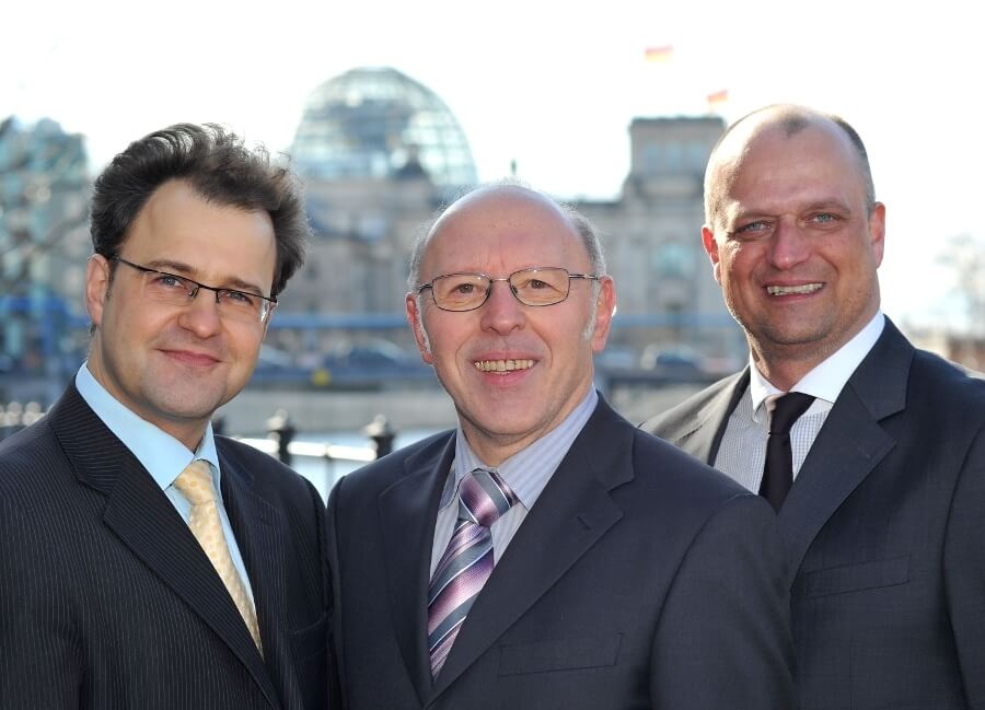 Gruppenfoto mit Sebastian Claudius Semler, Dr. Günter Steyer und Dr. Carl Dujat Gruppenfoto mit Sebastian Claudius Semler, Dr. Günter Steyer und Dr. Carl Dujat