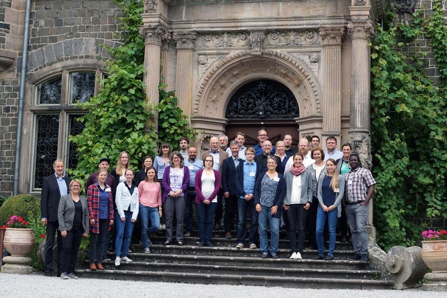 Gruppenfoto TMF School 2018 © TMF e.V. Gruppenfoto TMF School 2018 © TMF e.V.