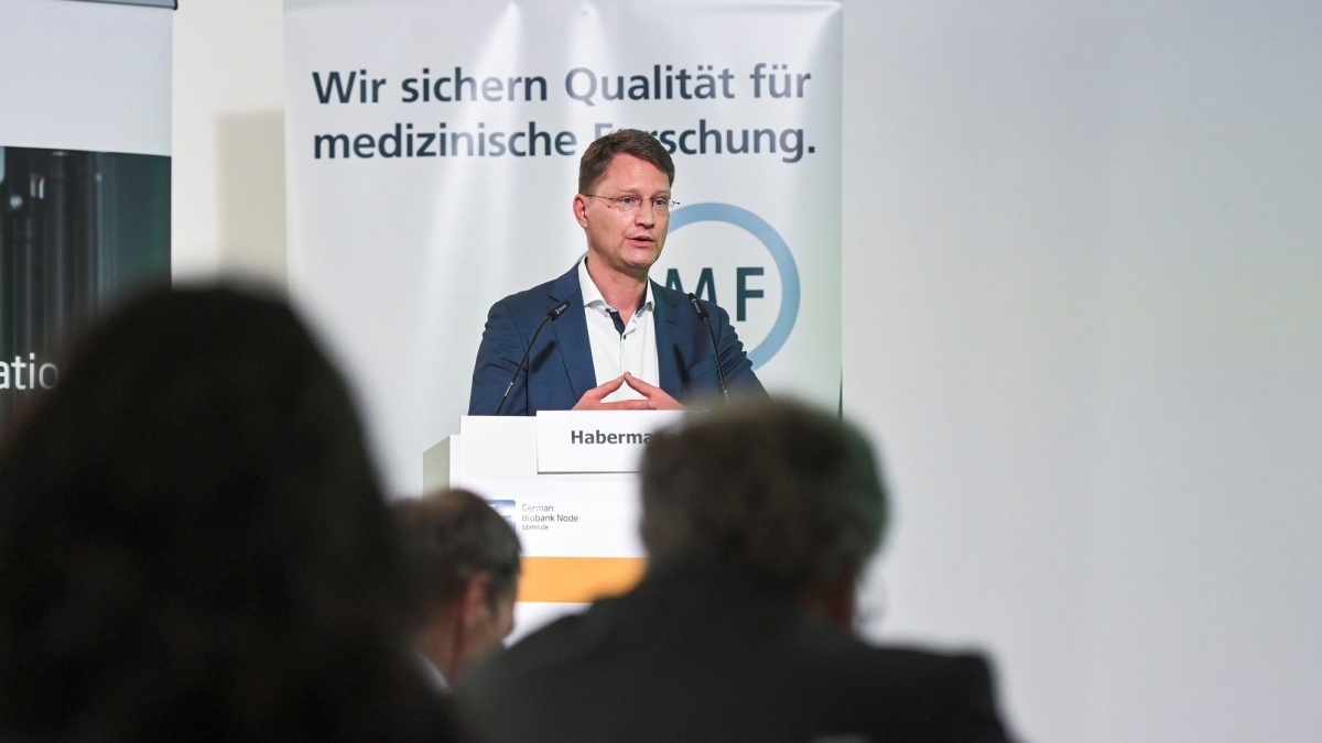 Prof. Dr. Dr. Jens Habermann Prof. Dr. Dr. Jens Habermann auf dem Biobanken-Symposium 2023