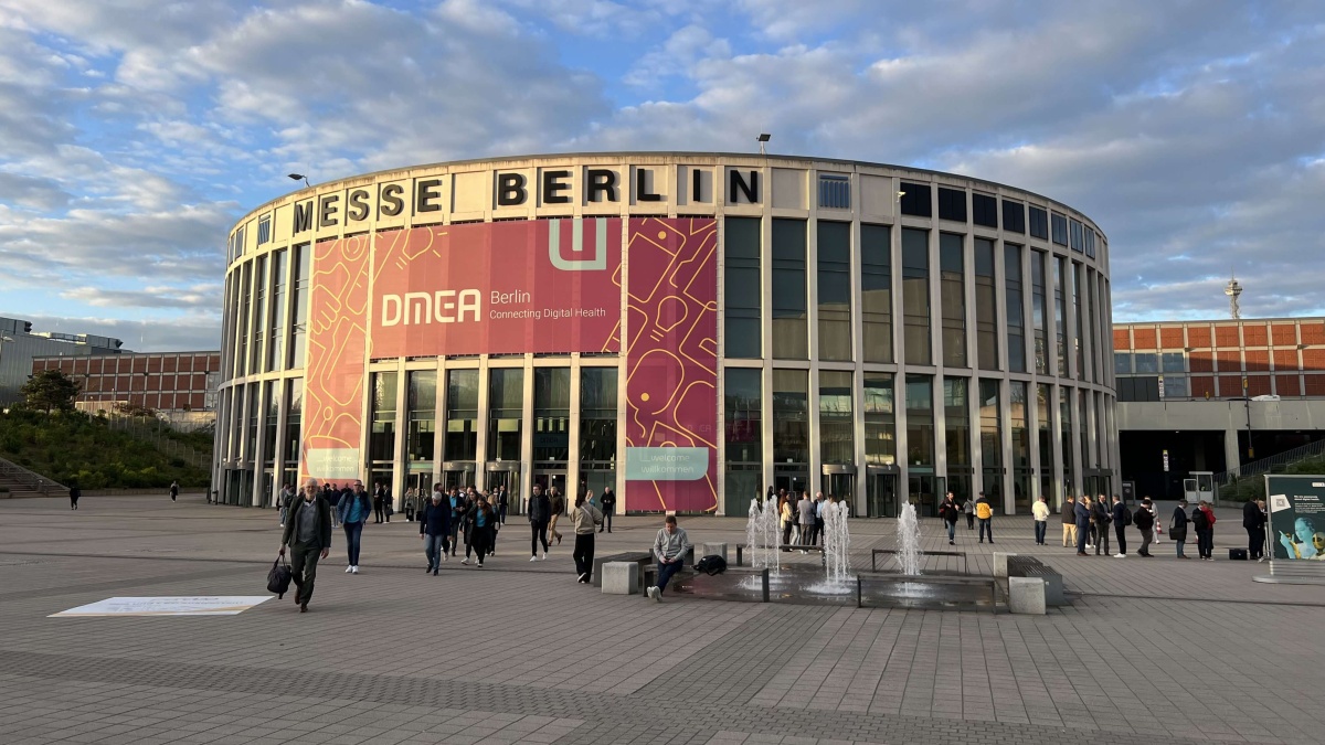 Die Messe Berlin mit DMEA-Deko