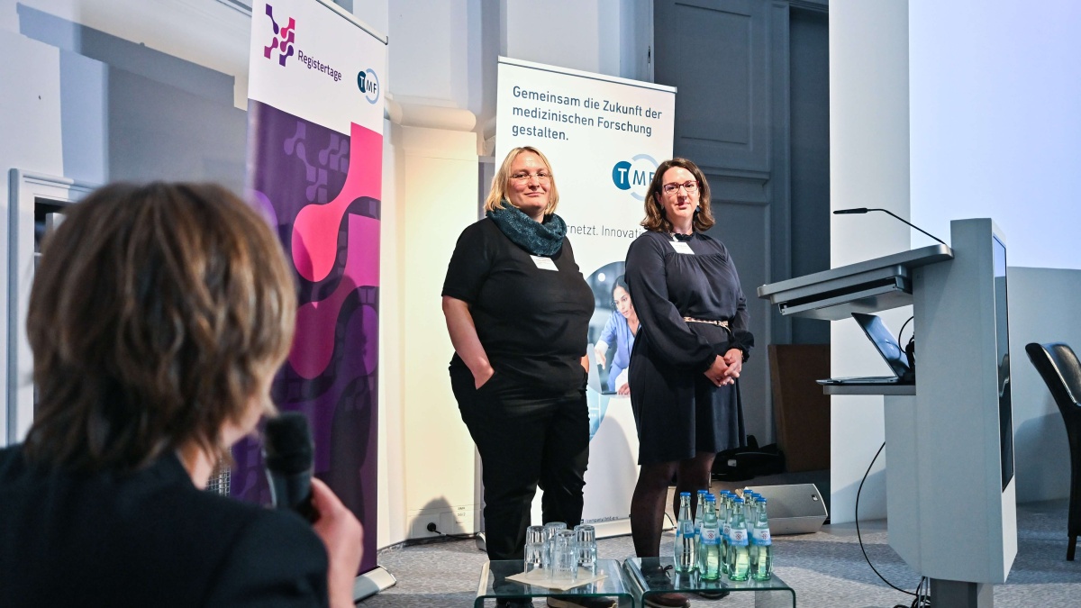 Dr. Barbara Kind und Dr. Esther Seidel-Jacobs Dr. Barbara Kind und Dr. Esther Seidel-Jacobs auf den Registertagen 2025