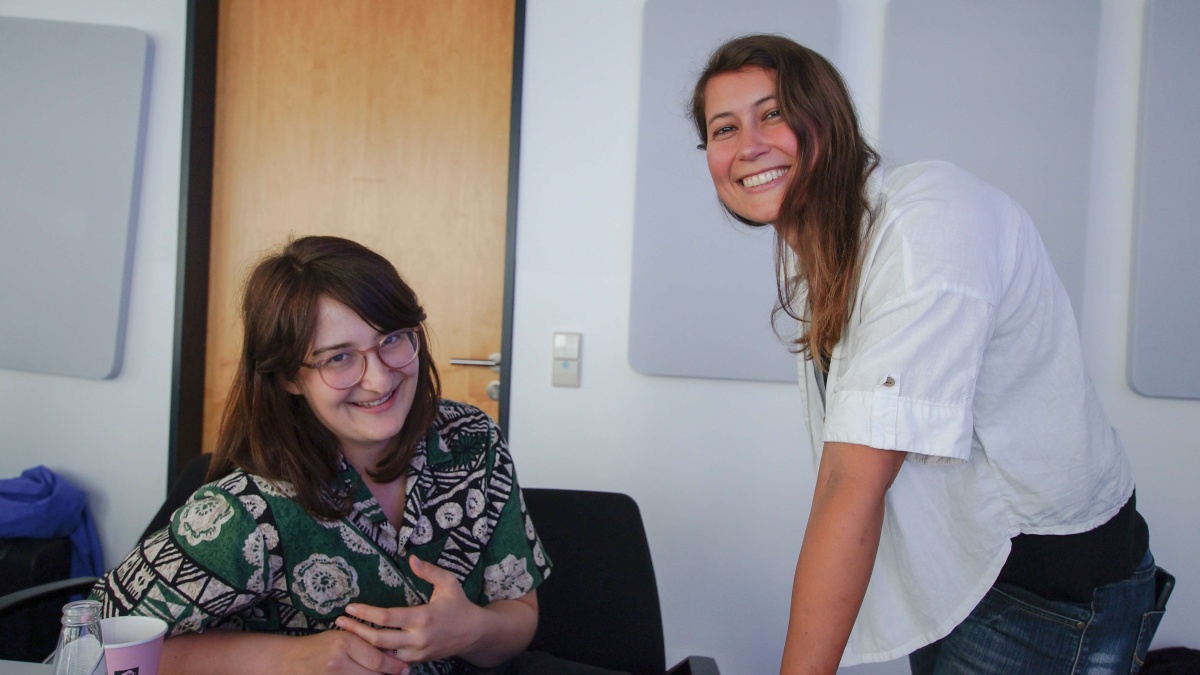 Larissa Röhrig und Margaux Gatrio beim FHIR-Validierungs-Workshop