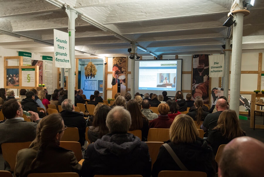Teilnehmer und Teilnehmerinnen des TMF-Jahreskongress 2015 im Lehr- und Forschungsgut Ruthe