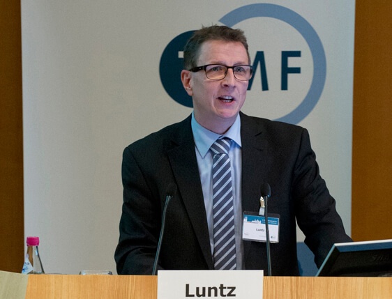 Dr. Steffen P. Luntz Dr. Steffen P. Luntz