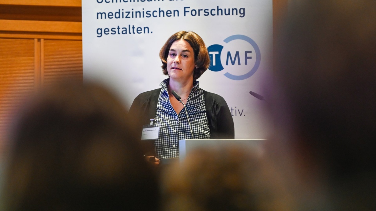 Dr. Stefanie Märschenz Dr. Stefanie Märschenz auf dem Biobanken-Symposium 2025.