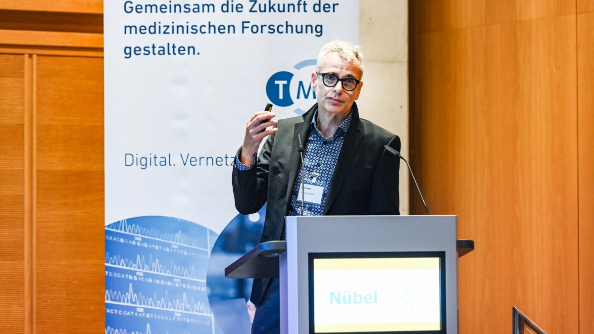 Prof. Dr. Ulrich Nübel Prof. Dr. Ulrich Nübel auf dem Biobanken-Symposium 2025.