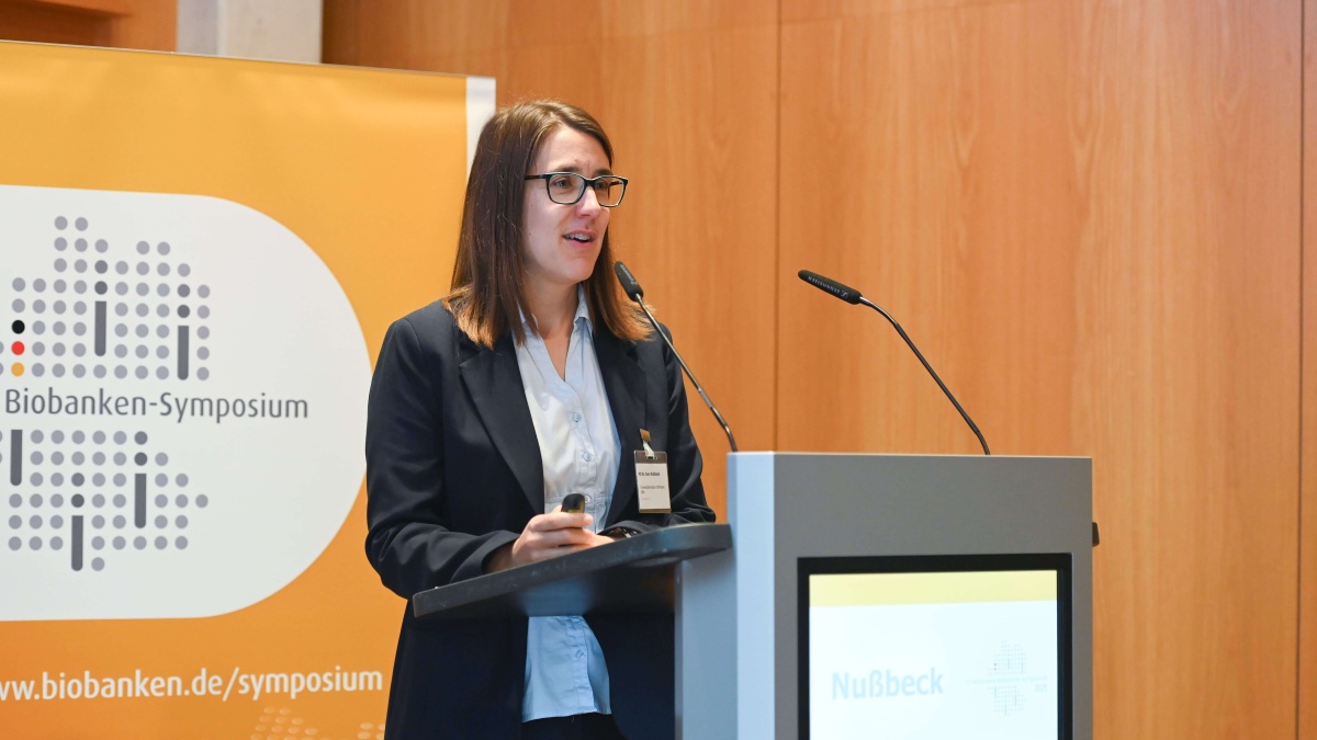 PD Dr. Sara Nußbeck auf dem Biobanken-Symposium 2025.