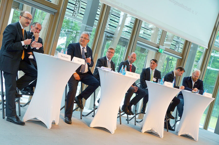Podiumsdiskussion zum E-Health-Gesetz Podiumsdiskussion zum E-Health-Gesetz bei der Telemed 2015