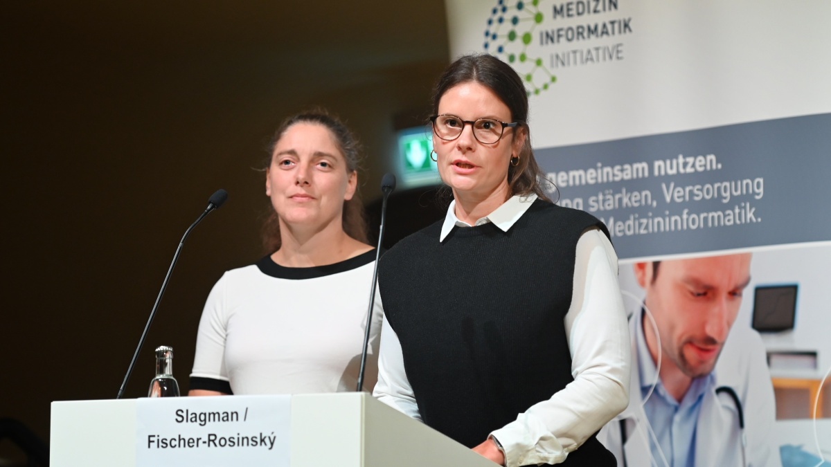 Prof. Dr. Anna Slagman und Dr. Antje Fischer-Rosinský auf dem MII-Symposium 2025.