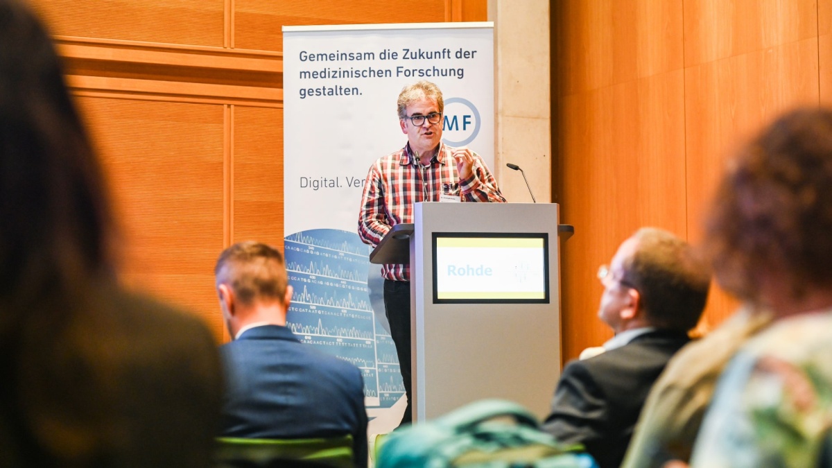 Dr. Christoph Rohde Dr. Christoph Rohde auf dem Biobanken-Symposium 2025.
