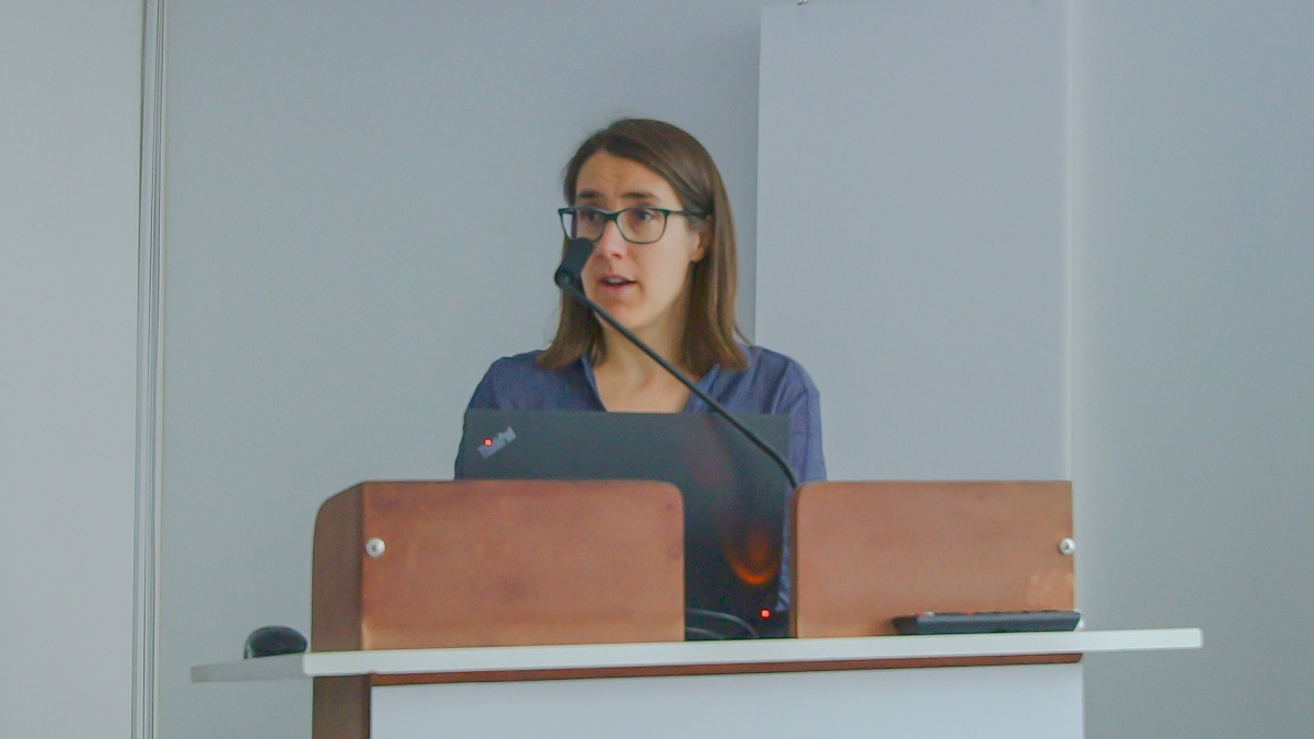 PD Dr. Sara Nußbeck am Pult beim Workshop "MII meets Biobanking"