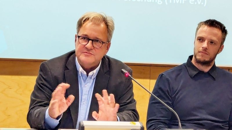 TMF-Geschäftsführer Sebastian C. Semler während der Podiumsdiskussion "Nationale Infrastrukturen".