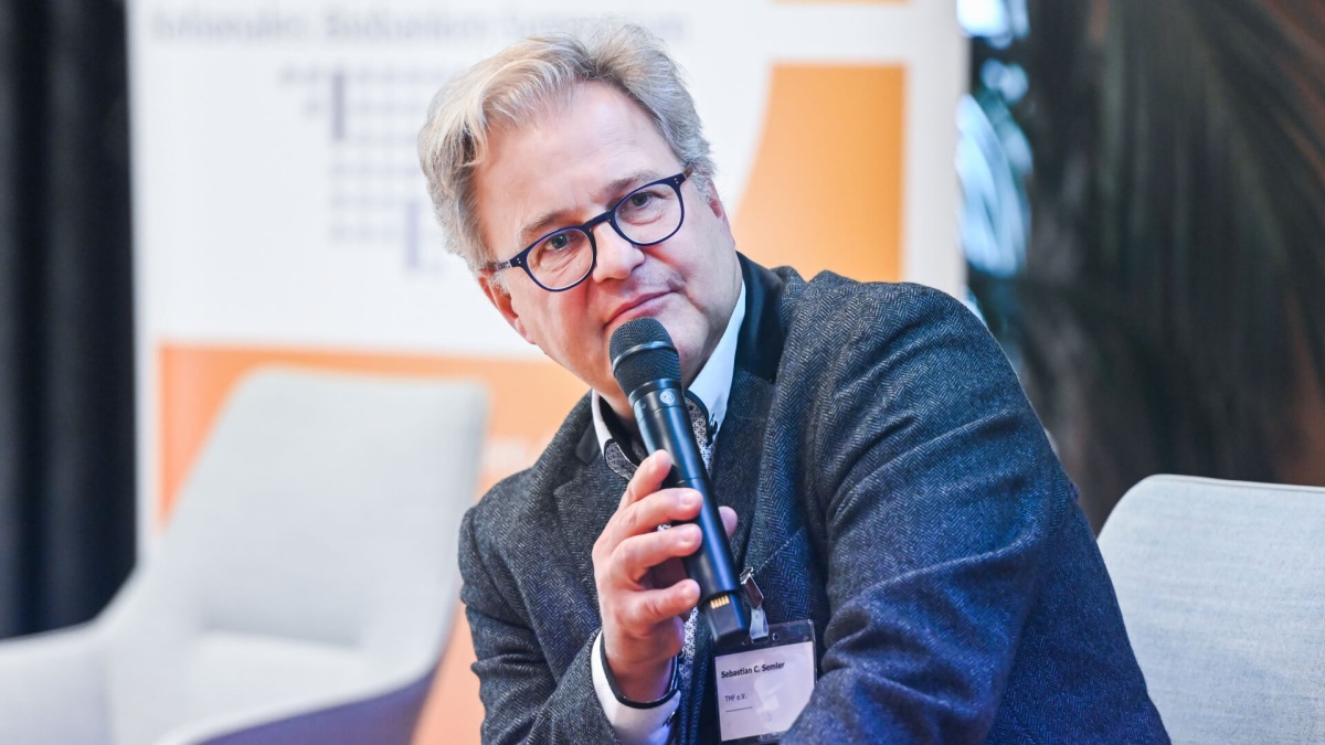 Sebastian C. Semler Sebastian C. Semler auf dem Biobanken-Symposium 2025.