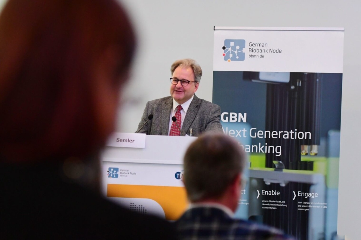 Sebastian C. Semler beim Biobanken Symposium 2022