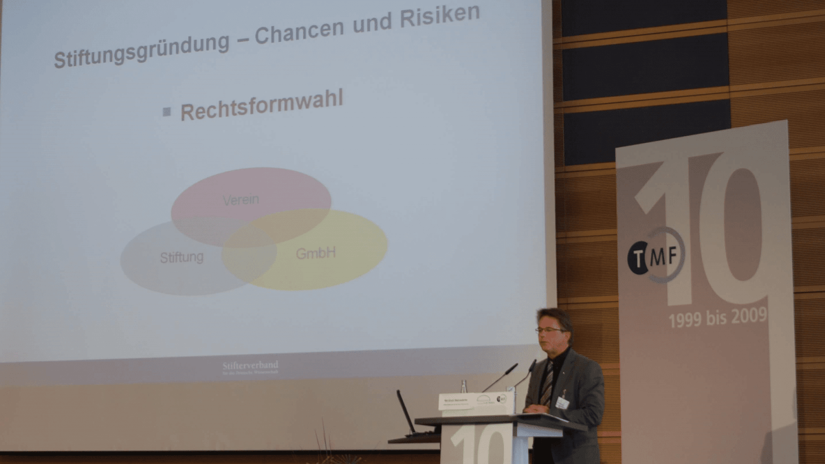 Rechtsanwalt Erich Steinsdörfer Rechtsanwalt Erich Steinsdörfer beim Statussymposium der Kompetenznetze in der Medizin