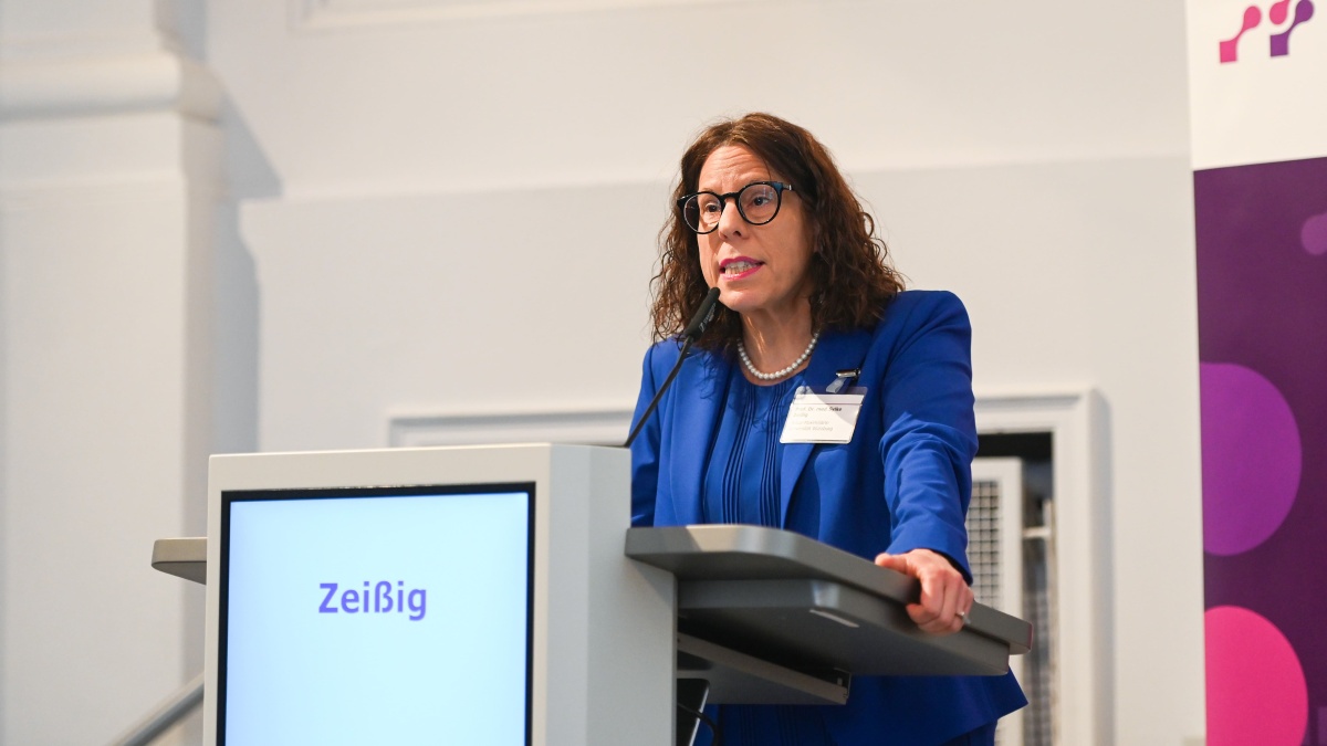 Prof. Dr. Sylke Zeißig Prof. Dr. Sylke Zeißig auf den Registertagen 2024