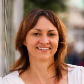 Dr. Jana Holland