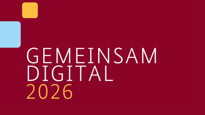 Grafik mit dunkelrotem Hintergrund. Links oben befinden sich zwei abgerundete Quadrate in Gelb und Hellblau. In der Mitte steht in großen weißen Buchstaben „GEMEINSAM DIGITAL“, darunter in Gelb die Jahreszahl „2026“.