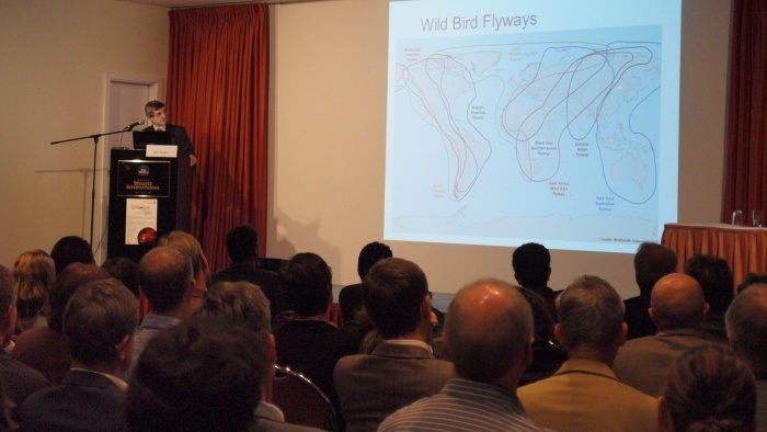 Prof. Dr. Dirk Pfeiffer bei seinem Vortrag zum Nationalen Symposium für Zoonosenforschung 2011 in Berlin
