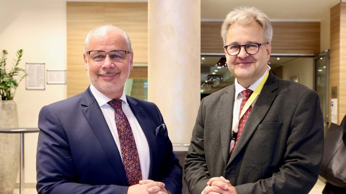 Dr. Georg Kippels und Sebastian C. Semler auf dem genomDE-Symposium 2025