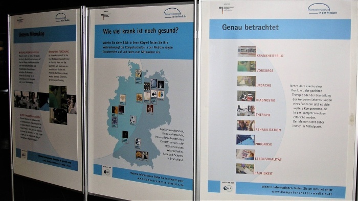 Drei Poster bei der Langen Nacht der Wissenschaften 2004