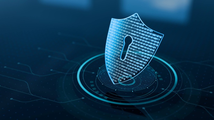 Digitales Schutzschild mit Schlüsselloch vor blauem technologischem Hintergrund, das Datensicherheit, Cybersicherheit und Datenschutz symbolisiert.
