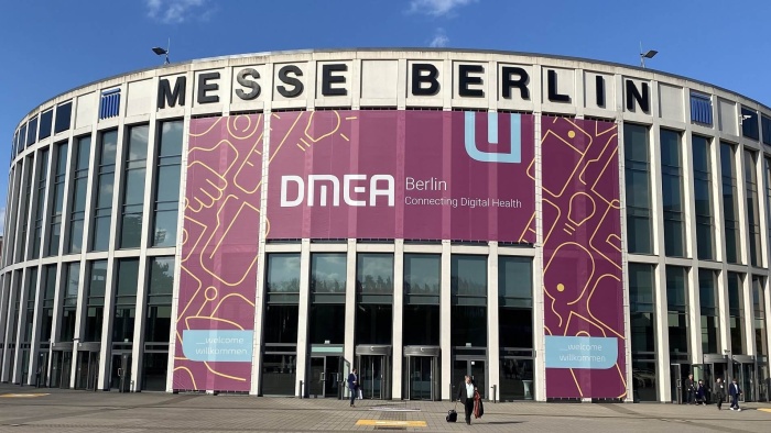 Die Messe Berlin dekoriert für die DMEA