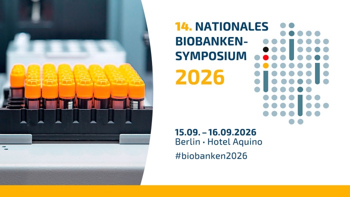 Banner zum 14. Nationalen Biobanken-Symposium 2026. Links sind orange verschlossene Probenröhrchen in einem Laborgerät zu sehen. Rechts stehen die Veranstaltungsinformationen: „14. Nationales Biobanken-Symposium 2026“, „15.–16.09.2026“, „Berlin · Hotel Aquino“. Daneben ist ein stilisiertes Punktmuster in Form der Deutschlandkarte als grafisches Gestaltungselement abgebildet.