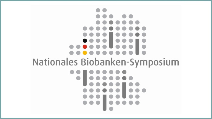 Grafik mit stilisierter Deutschlandkarte aus Punkten und dem Schriftzug ›Nationales Biobanken-Symposium‹.